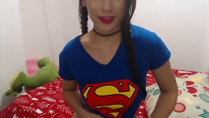 Uma Bela Modelo De Webcam Se Masturba