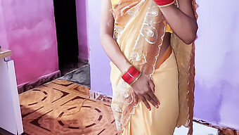 Desi Bhabhi Se Masturbe Pour Satisfaire Les Désirs De Son Mari