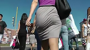 Mujer Tetona Presume Su Big Ass Al Aire Libre