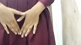 18-Year-Old Indian Girl Riya Enjoys Fingering And Cum Swallowing