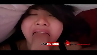 Asian Youngster Experiences Oral Sex For The First Time