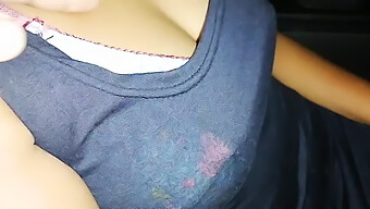 18-Jähriges Indisches Girl Mit Dicken Möpsen Und Feuchter Muschi In Hardcore Video