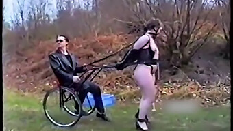 Lesbisk Bdsm-Träning: Ponygirls Som Slavar