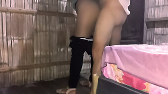 Tergoda Oleh Tuan Puteri - Pengalaman Pertama Gadis Kolej Dengan Bdsm