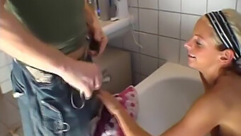 Blowjob Und Cowgirl-Action In Hausgemachtem Video