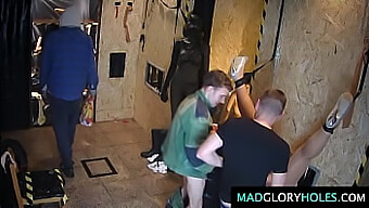 Большегрудая Мамочка Наполняется Спермой В Glory Hole.