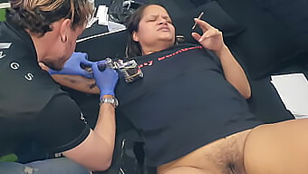 Geile Tattoo Artiest Krijgt Een Gratis Ritje Met Een Duitse Milf