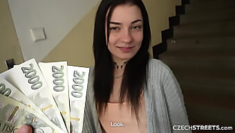 Masturbacija In Oralni Seks V Videu Visoke Ločljivosti