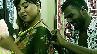 Bangladeshi Lady এই গরম ভিডিওতে তার নিয়োগকর্তার সাথে নিচে নেমে নোংরা হয়ে যাচ্ছে।