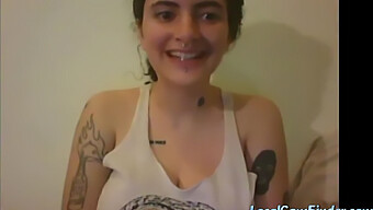 Garota De Webcam De Peitos Grandes