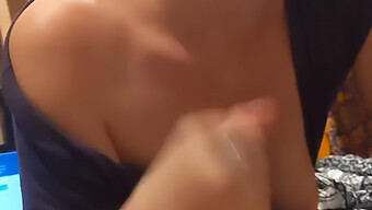 Một Màn Blowjob Từ Một Người Vợ Yêu Thương