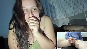 Esposa É Pega Na Webcam Com Um Cara Aleatório