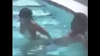 Islak Ve Vahşi: Anal Eylemde Bikini Bebekler