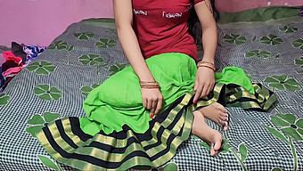 Ghagra-Clad Maid Seduces Her Employer'S Friend In The Bedroom