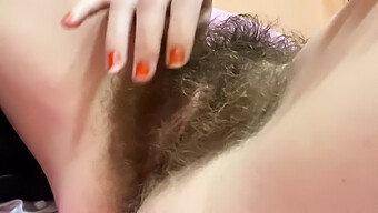 Indian Teen'S Hairy Pussy Gets Creampied