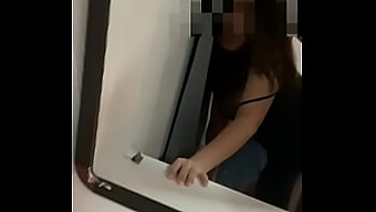 Bu Tay Porno Videosunda Asyalı Bir Bebek Vücudu Görülmeye Değer.