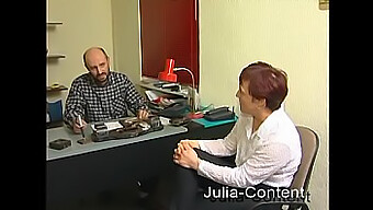 La Esposa Amateur Erna Recibe Una Entrevista De Trabajo Interrumpida