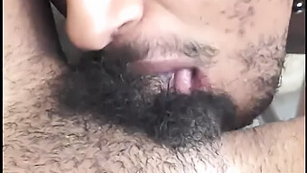 La Peluda Chica De Ébano Le Da Un Facial A Su Profesor En Este Video Caliente