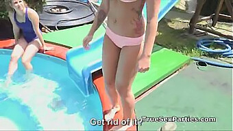 Seks Tegar Dengan Gadis-Gadis Bikini Di Tepi Kolam Renang