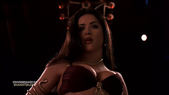 Seducida Por La Sexy Salma Hayek En Esta Caliente Escena De Lencería.