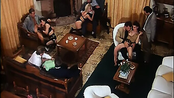 Sex În Grup Și Delicii Orale În Scena Clasică A Orgiei